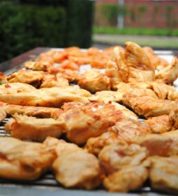 Пилешки гърди на скара: рецепта за пикник
